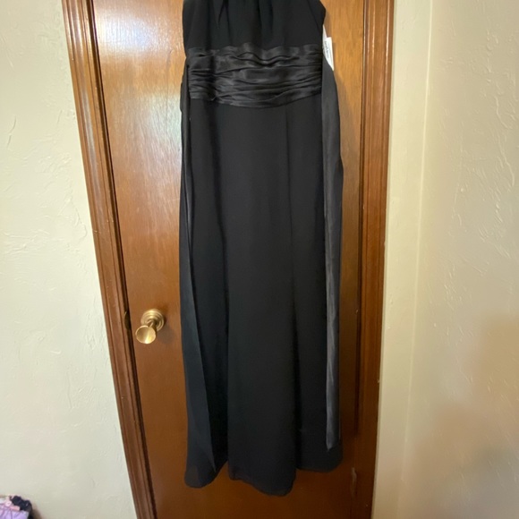 Dress - Picture 2 of 6